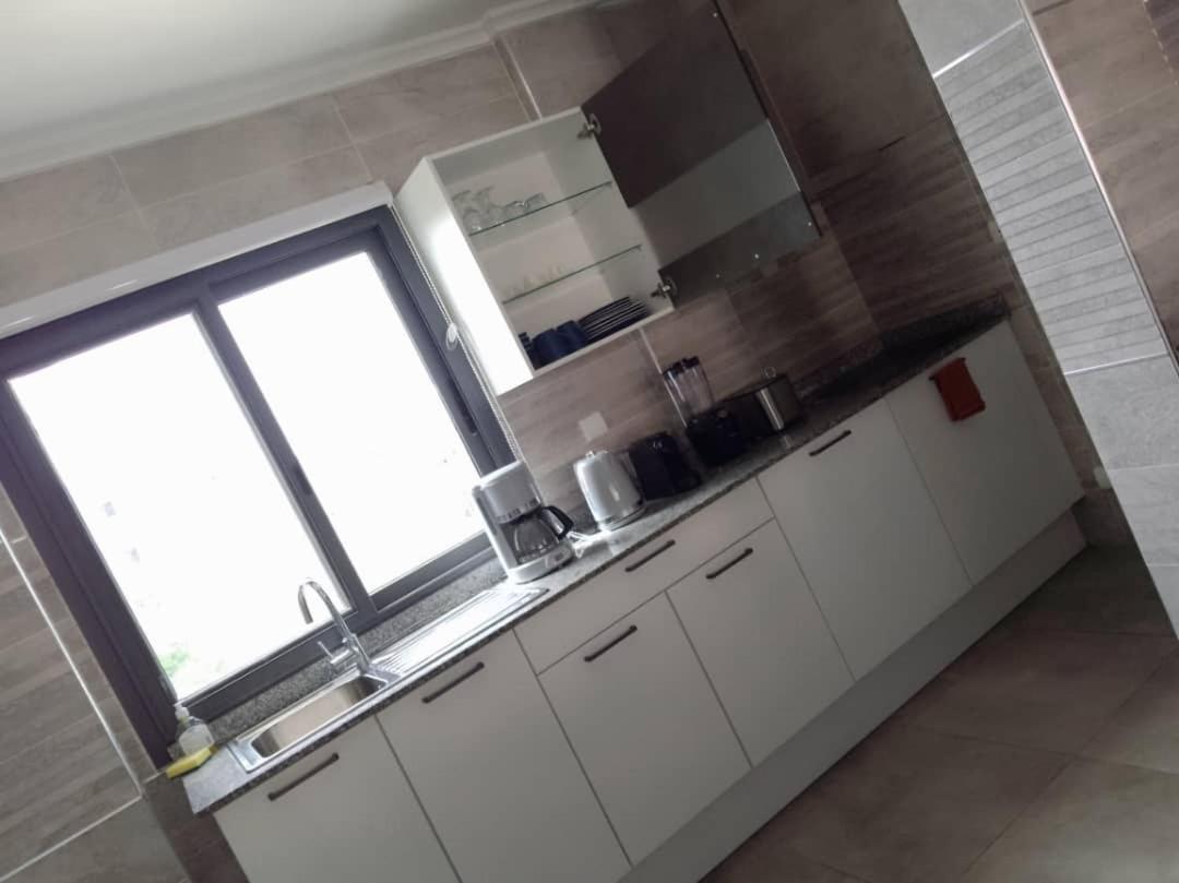 Luxury Suites Chester One Дакар Экстерьер фото