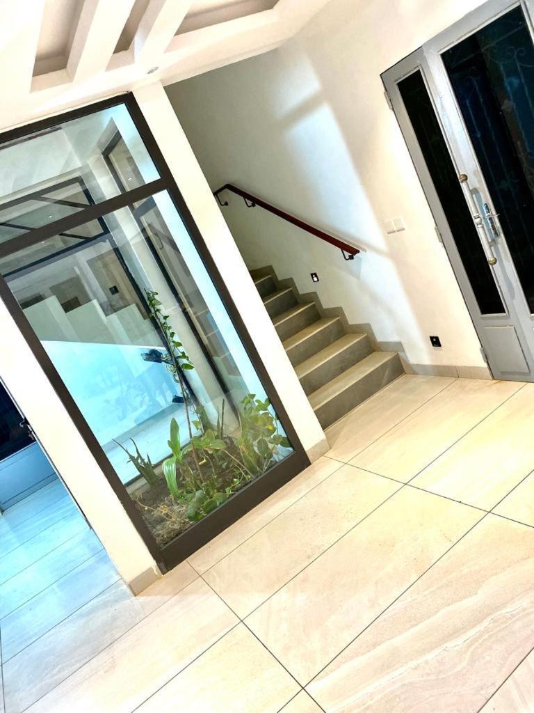 Luxury Suites Chester One Дакар Экстерьер фото