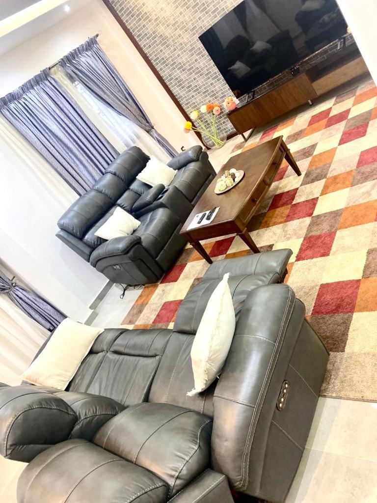 Luxury Suites Chester One Дакар Экстерьер фото